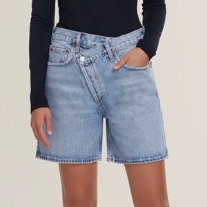 AGOLDE Criss-Cross shorts. 💙